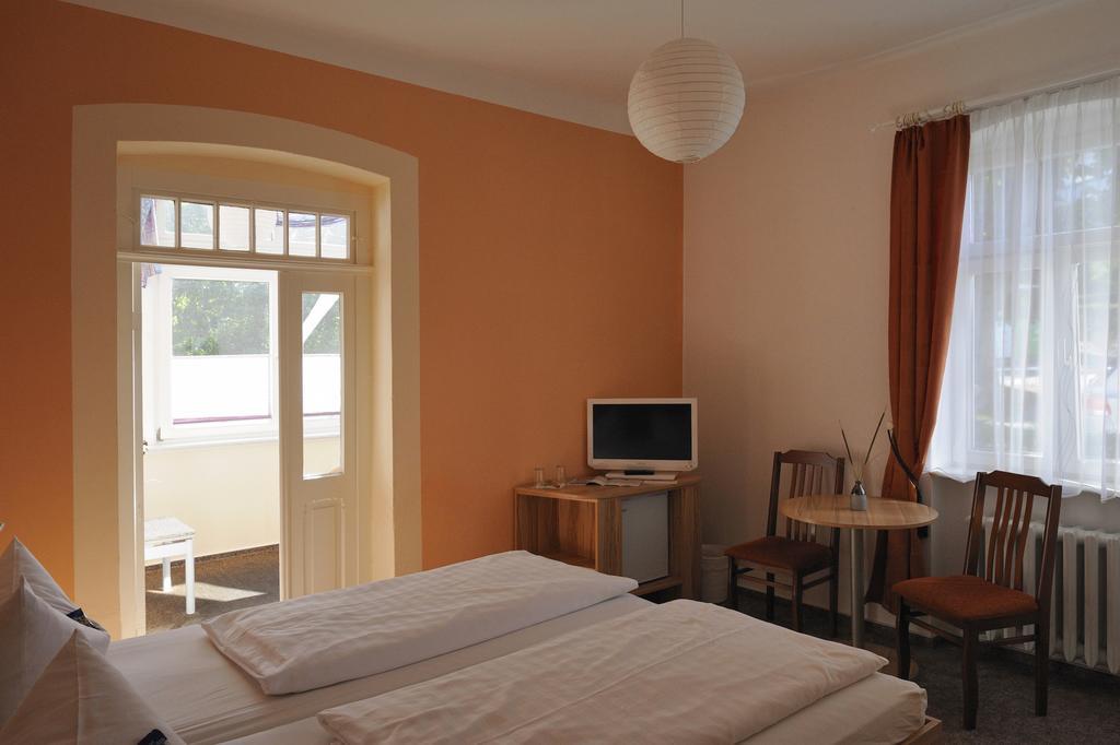 Pension Am Kluenderberg Binz Exterior photo