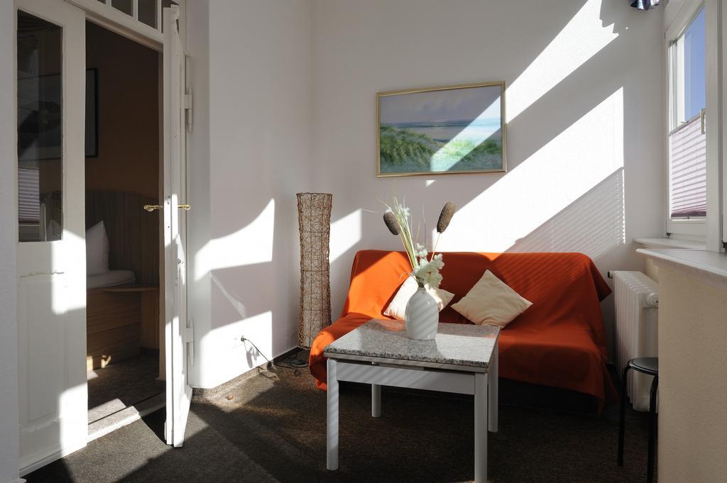 Pension Am Kluenderberg Binz Exterior photo