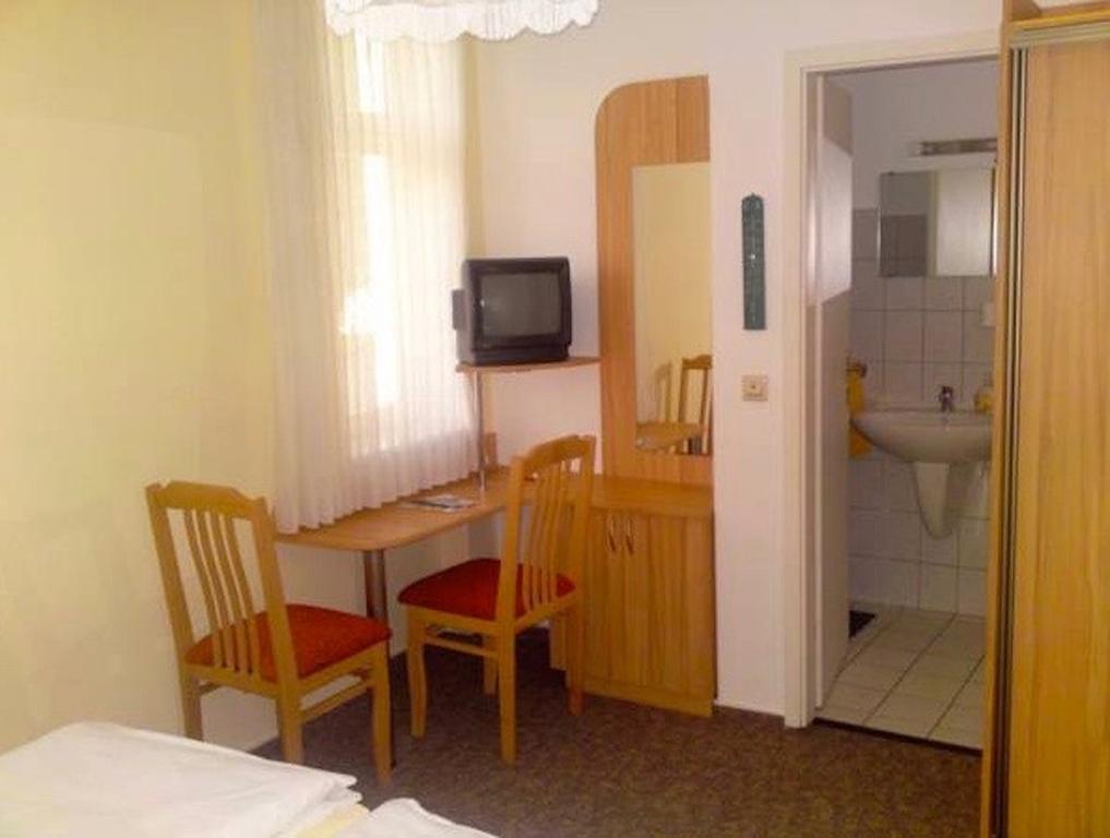 Pension Am Kluenderberg Binz Exterior photo